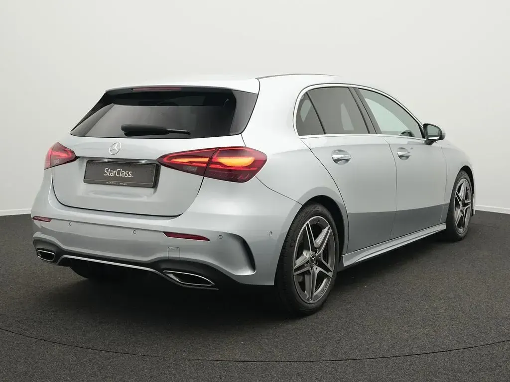 Gebraucht Mercedes A180 AMG line 136 PS (100 kW) 2024 Silber Limousine