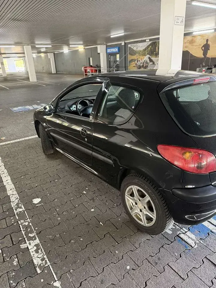 Gebraucht Peugeot 206 75 PS (55 kW) 2004 Schwarz Limousine