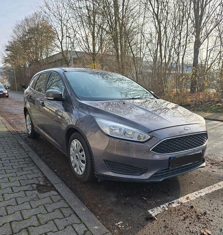 Gebraucht Ford Focus Trend 101 PS (74 kW) 2015 Grau Limousine