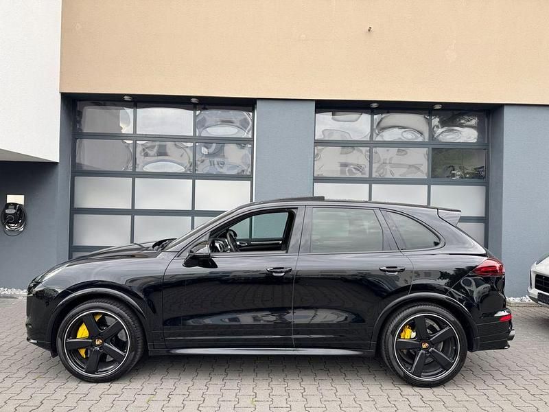 Schwarz Gebraucht 2015 Porsche Cayenne Turbo S SUV | 38.890 € (Superpreis) - Bild 1/4