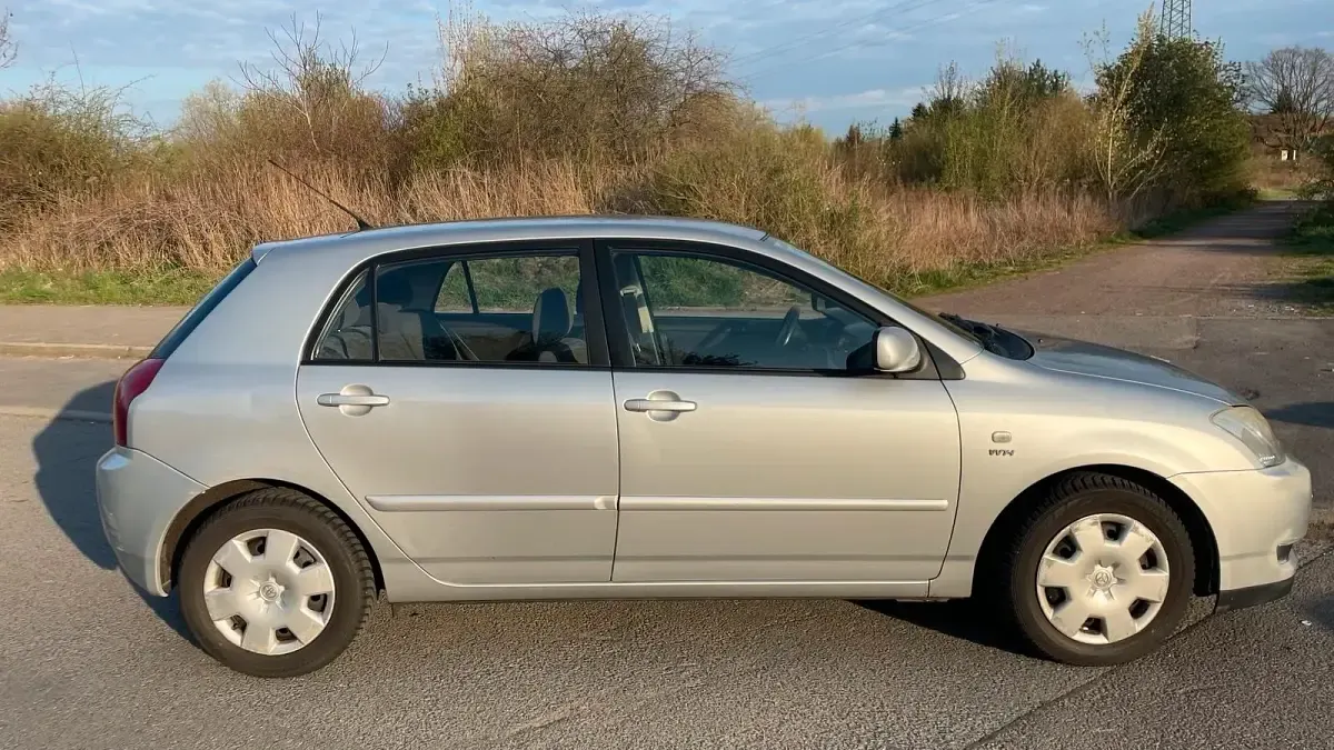 Gebraucht Toyota Corolla 96 PS (70 kW) 2003 Silber Limousine
