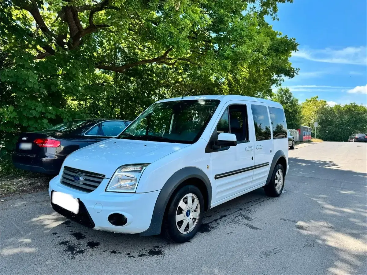 Gebraucht Ford Tourneo 110 PS (80 kW) 2012 Weiß Van / Kleinbus