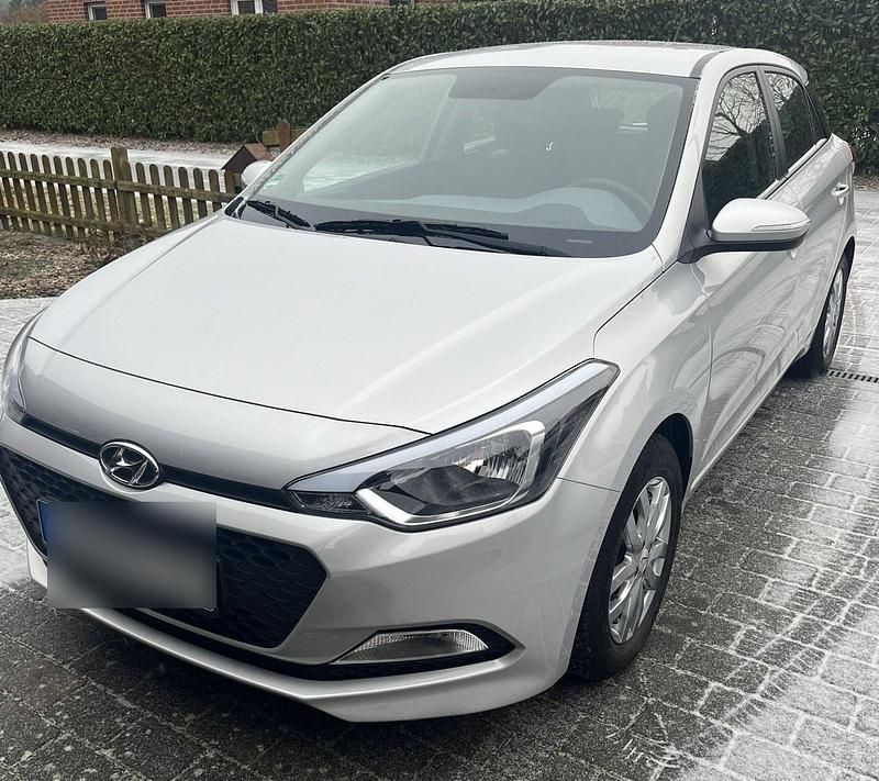Gebraucht Hyundai i20 Active 75 PS (55 kW) 2017 Grau Kleinwagen