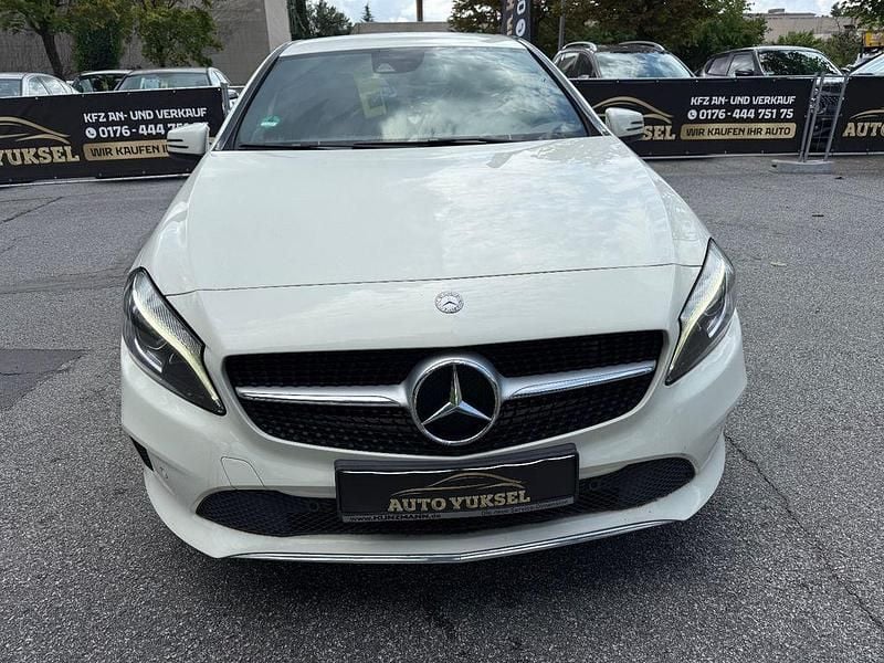 Weiß Gebraucht 2016 Mercedes A180 Limousine | 13.790 € (Fairer Preis) - Bild 1/4