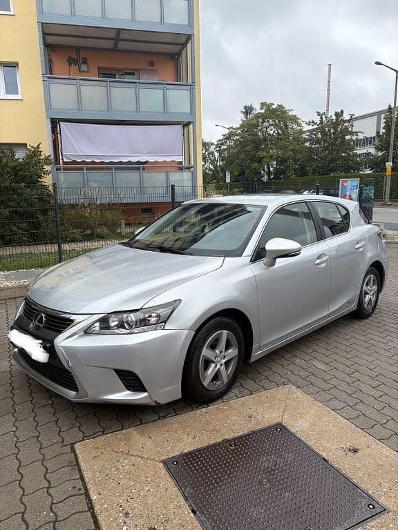 Gebraucht Lexus CT200h 99 PS (72 kW) 2015 Silber Limousine