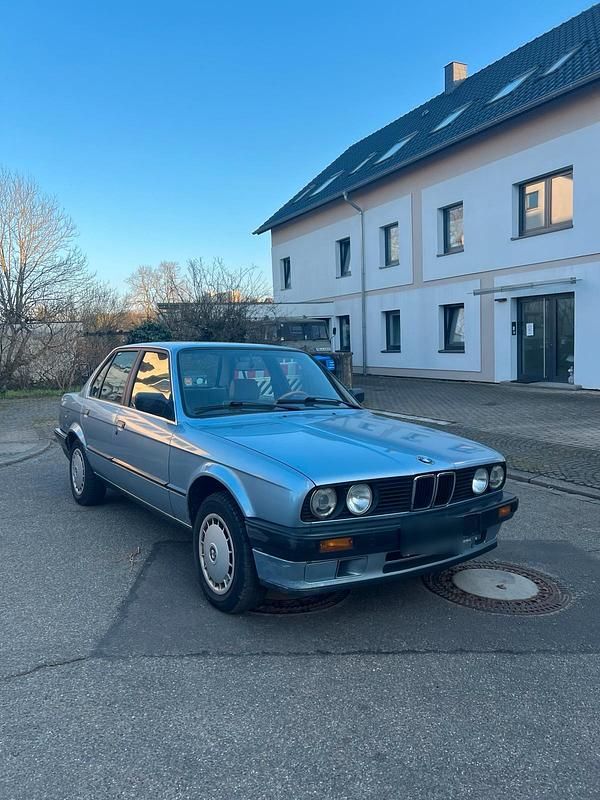 Gebraucht BMW 316 Basis 102 PS (75 kW) 1990 Blau Limousine
