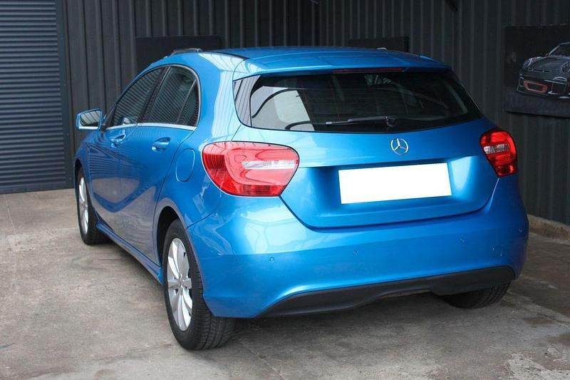 Gebraucht Mercedes A180 109 PS (80 kW) 2013 Blau Limousine