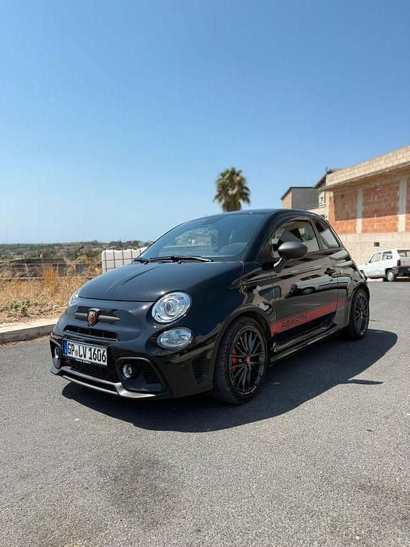 Schwarz Gebraucht 2023 Abarth 695 Kleinwagen | 31.500 € (Teuer) - Bild 1/4