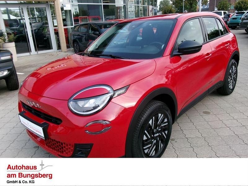 Gebraucht Fiat 600 101 PS (74 kW) 2025 Rot SUV