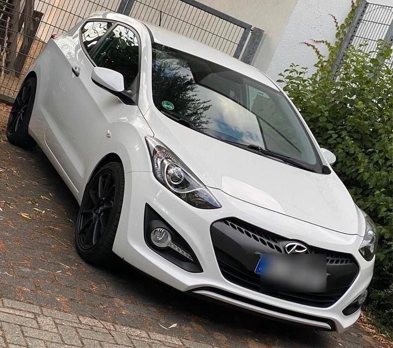 Gebraucht Hyundai i30 99 PS (72 kW) 2013 Weiß Coupé