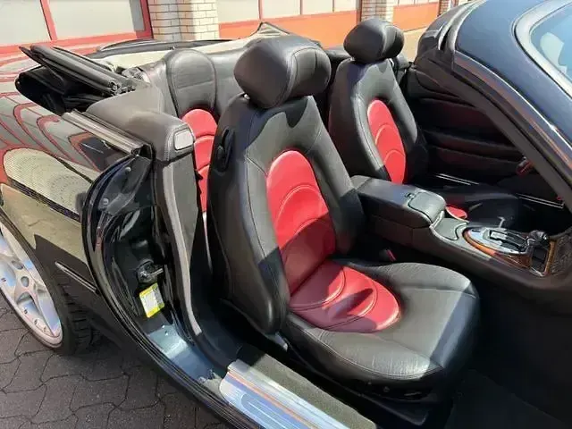 Używany Jaguar XKR S 467 KM (343 kW) 2003 Czarny Kabriolet