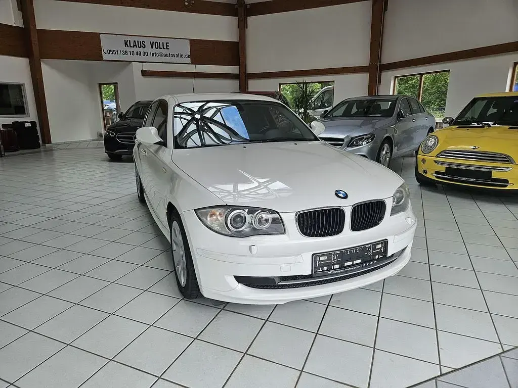 Gebraucht BMW 120 Advantage 177 PS (130 kW) 2011 Weiß Kleinwagen