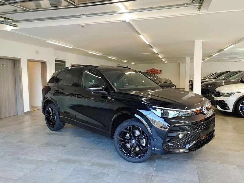 Neu VW Tiguan R-line 272 PS (200 kW) 2026 Grenadillschwarzmetallic SUV