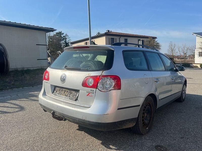 Gebraucht VW Passat Trendline 105 PS (77 kW) 2010 Silber Kombi