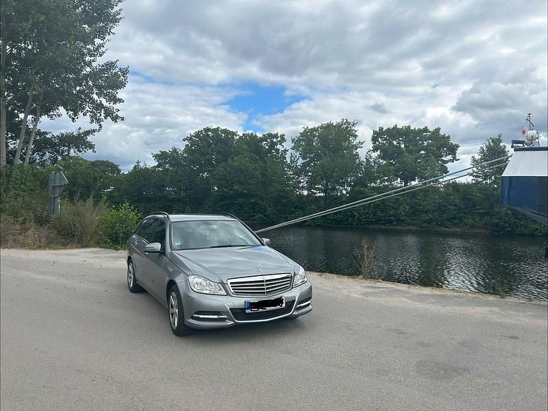 Gebraucht Mercedes C180 156 PS (114 kW) 2011 Grau Kombi