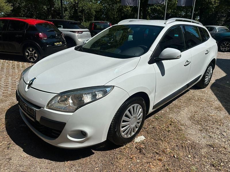 Weiß Gebraucht 2012 Renault Mégane GrandTour Dynamique Kombi | 3.790 € (Fairer Preis) - Bild 1/4