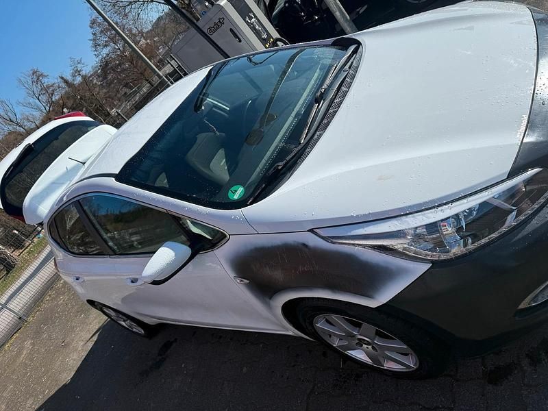 Gebraucht Kia Ceed 99 PS (72 kW) 2014 Weiß Kleinwagen