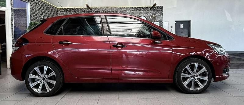 Used Citroën C4 Shine 131 HP (96 kW) 2016 Red Estate