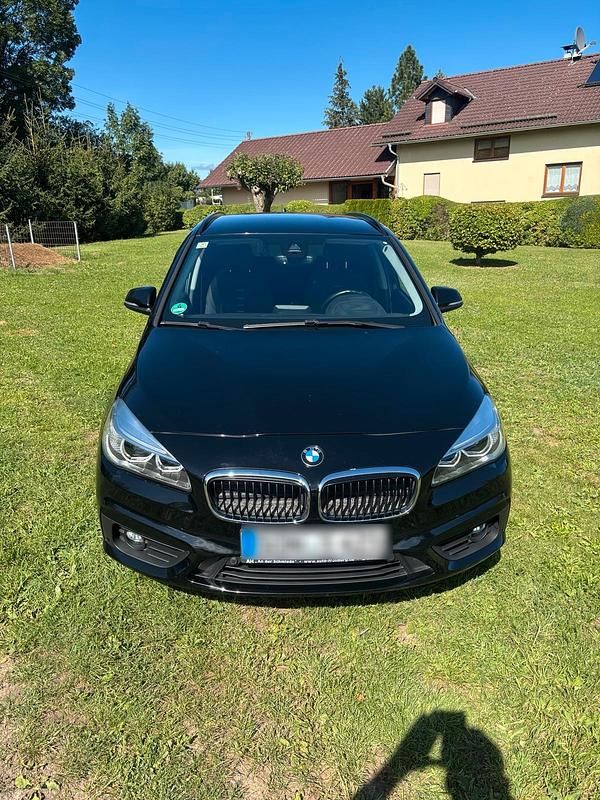 Schwarz Gebraucht 2017 BMW 216 Active Tourer Van / Kleinbus | 9.999 € (Fairer Preis) - Bild 1/4