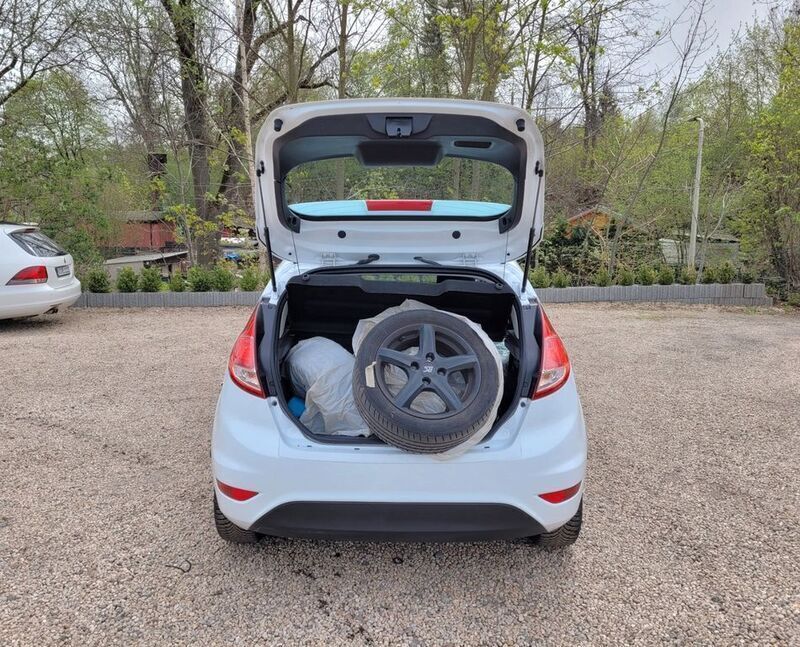 Gebraucht Ford Fiesta 101 PS (74 kW) 2017 Frostweiß Kleinwagen