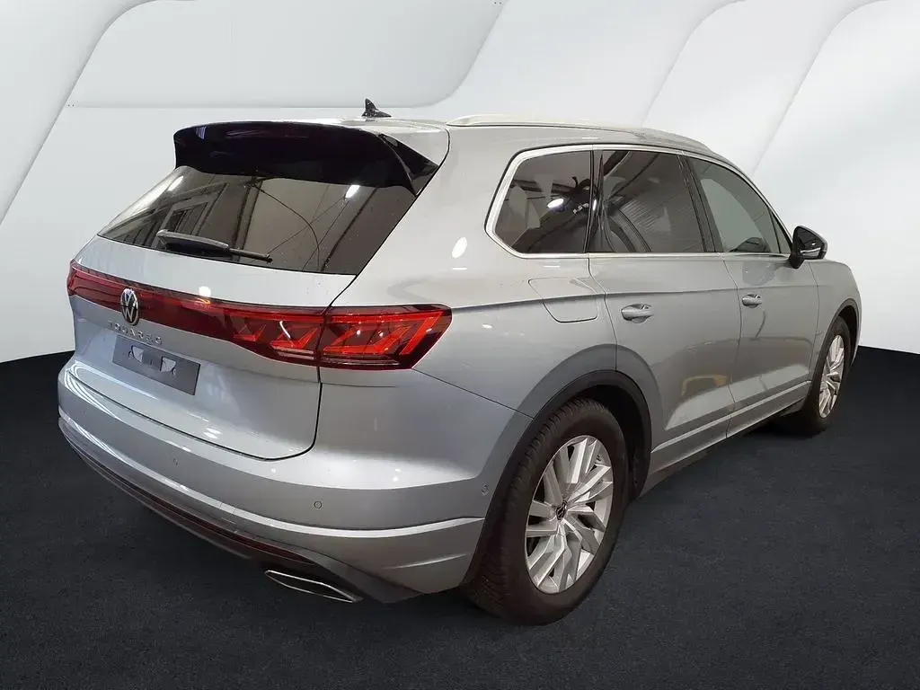 Gebraucht VW Touareg Elegance 231 PS (169 kW) 2025 Oyster silver metallic SUV
