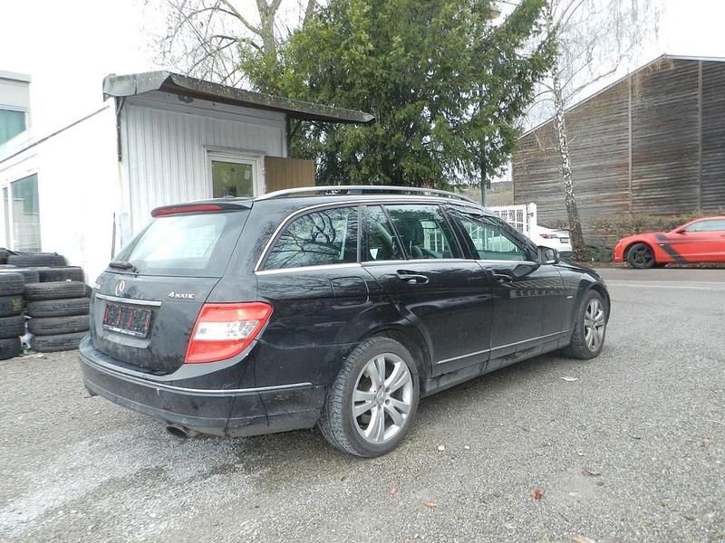 Gebraucht Mercedes C320 224 PS (164 kW) 2008 Schwarz Kombi