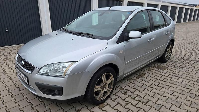 Gebraucht Ford Focus Ghia 116 PS (85 kW) 2006 Silber Limousine