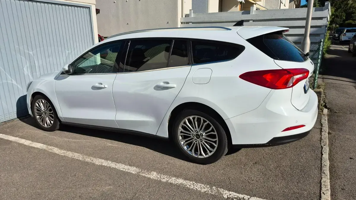 Gebraucht Ford Focus 120 PS (88 kW) 2020 Weiß Kombi