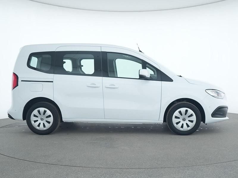 Gebraucht Mercedes T180 131 PS (96 kW) 2024 Arktikweiss Van / Kleinbus