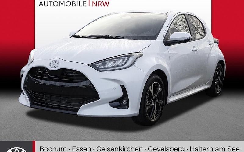 Neu Toyota Yaris Hybrid 116 PS (85 kW) 2025 Weiß Limousine