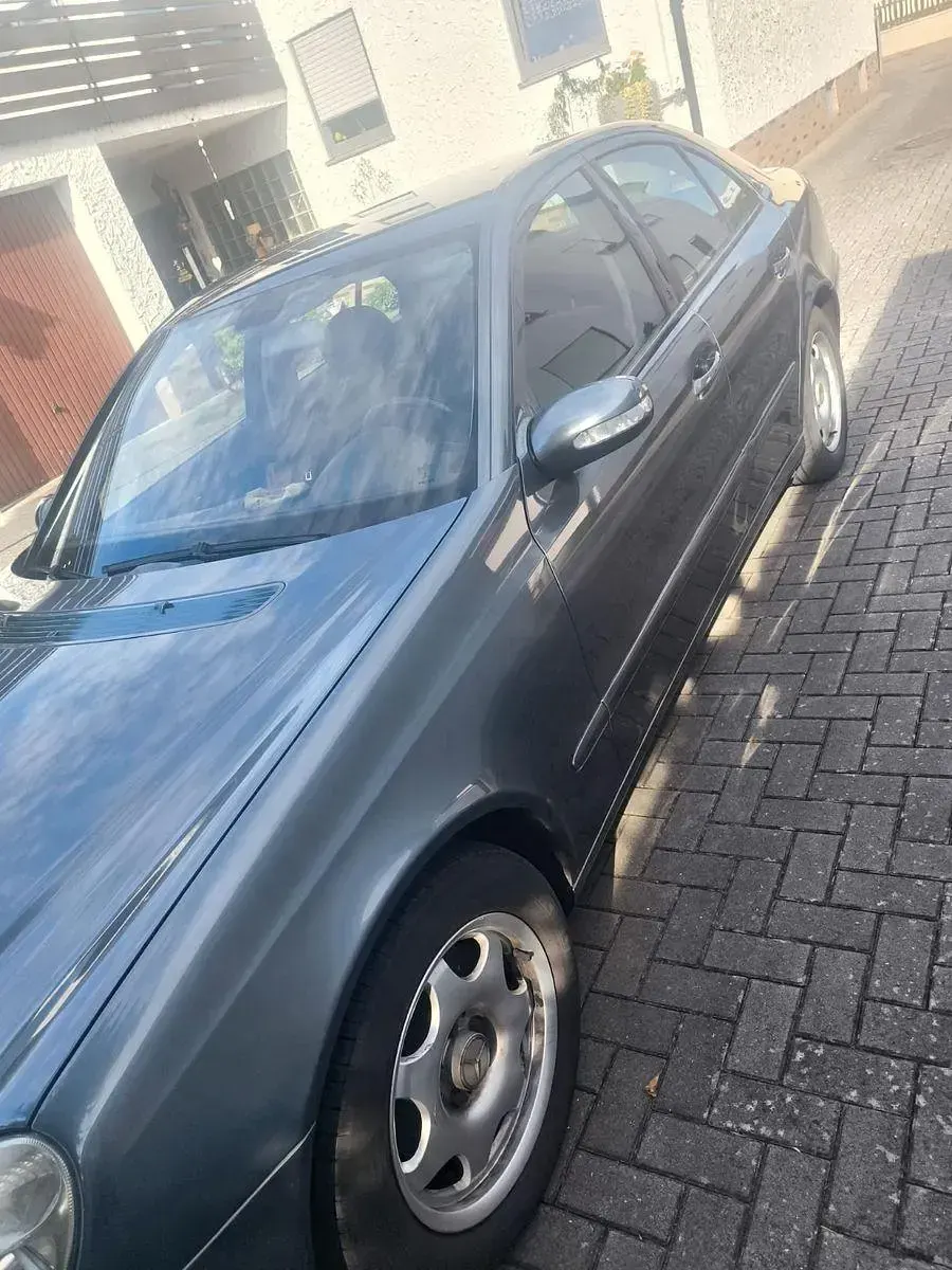 Gebraucht Mercedes E220 Classic 150 PS (110 kW) 2005 Grau Limousine