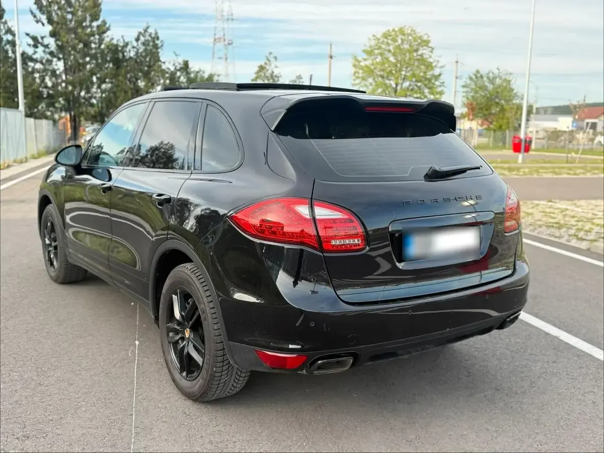Second-hand Porsche Cayenne 2012 Negru SUV