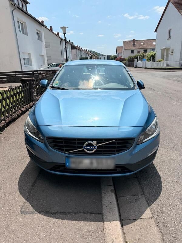 Blau Gebraucht 2015 Volvo V60 Kombi | 12.500 € (Etwas zu teuer) - Bild 1/4