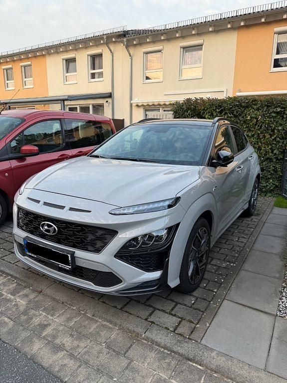 Grau Gebraucht 2021 Hyundai Kona N Line SUV | 19.900 € (Fairer Preis) - Bild 1/4
