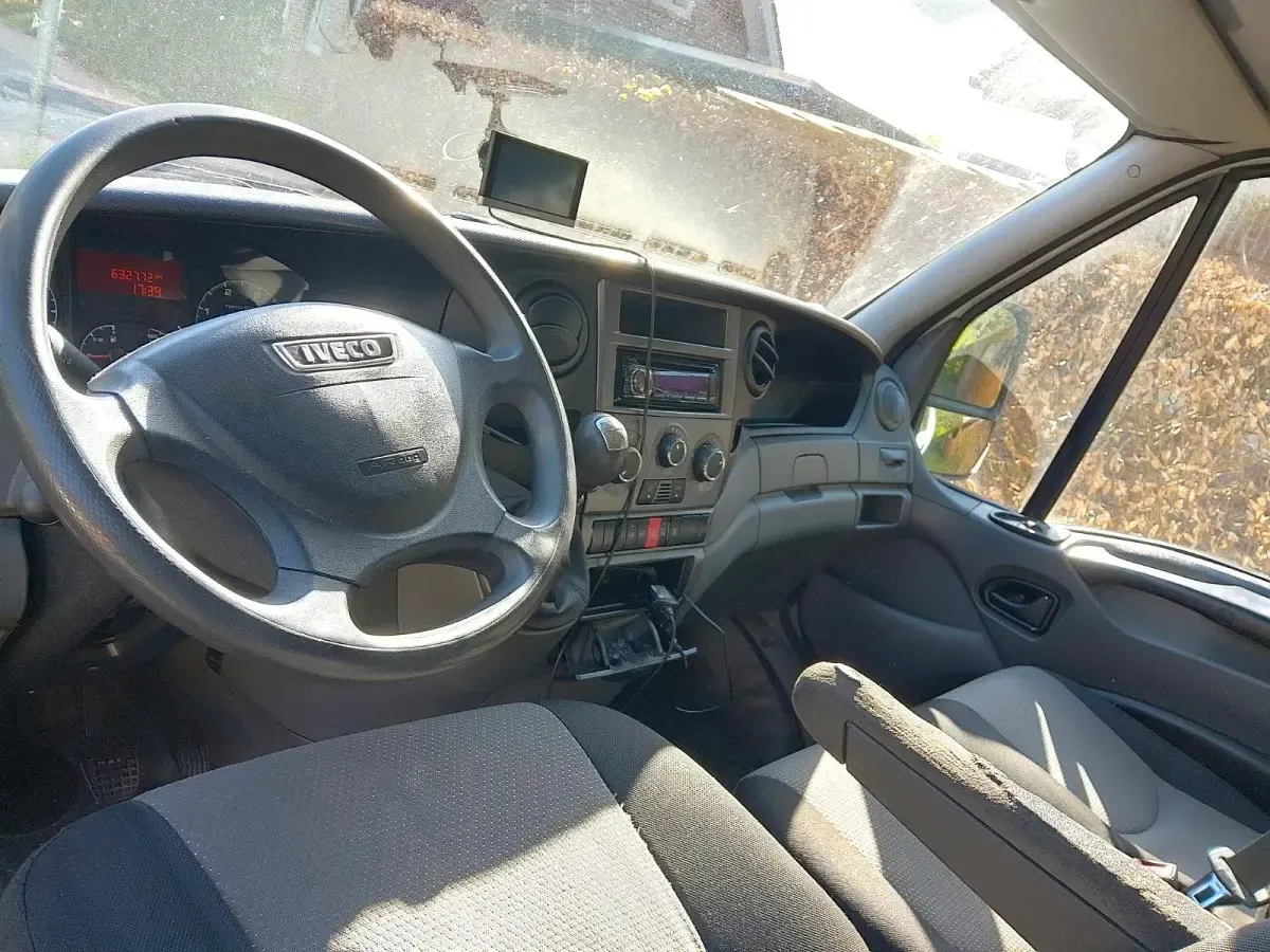 Second-hand Iveco Daily 147 CP (108 kW) 2013 Alb Monovolum