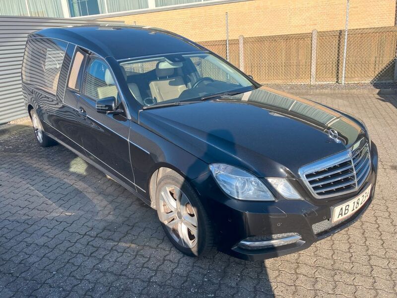 Second-hand Mercedes E250 Elegance 204 CP (150 kW) 2013 Negru Berlinǎ