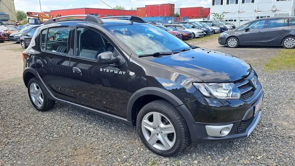 Używany Dacia Sandero Prestige 90 KM (66 kW) 2014 Czarny SUV