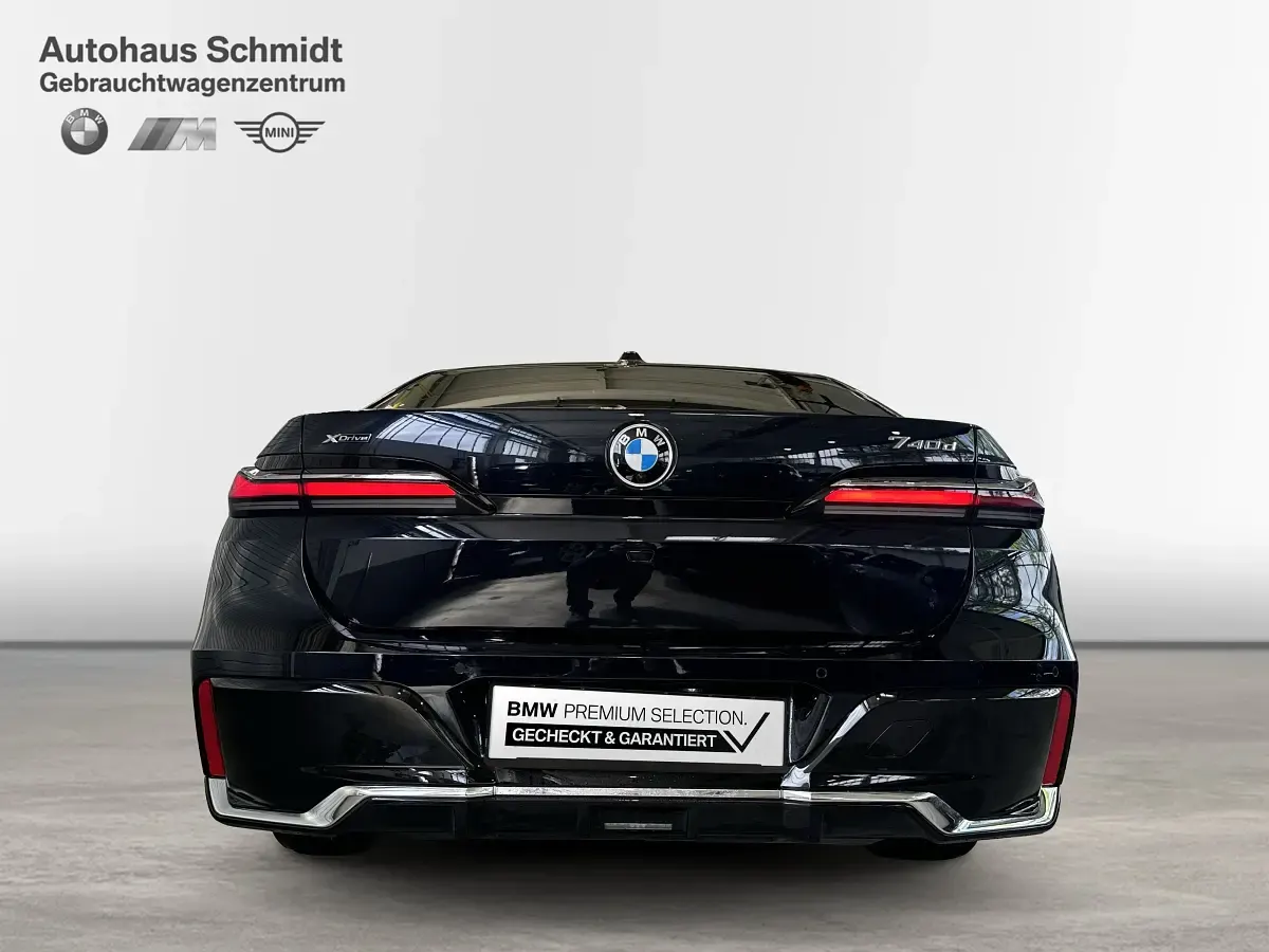 Gebraucht BMW 740 Sport Line 286 PS (210 kW) 2025 M carbonschwarz Limousine
