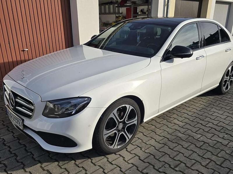Gebraucht Mercedes E220 194 PS (142 kW) 2016 Weiß Limousine