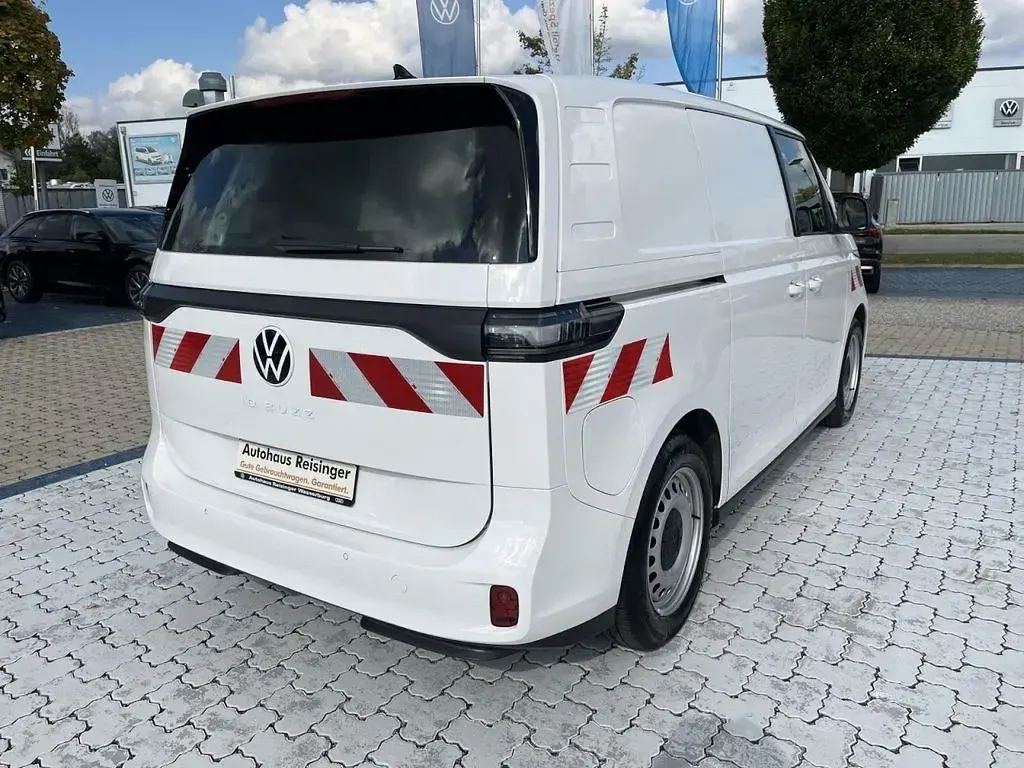 Second-hand VW ID. Buzz 150 kW (204 CP) 2024 Alb Monovolum