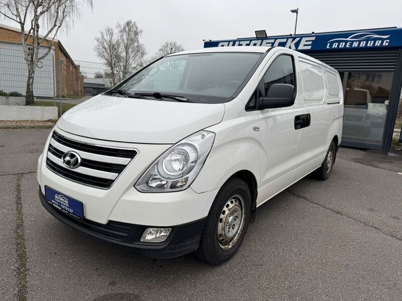 Weiß Gebraucht 2017 Hyundai H-1 Van / Kleinbus | 10.200 € - Bild 1/4