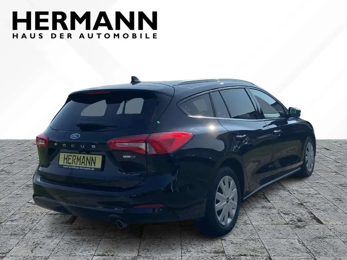Używany Ford Focus Titanium 125 KM (91 kW) 2020 Czarny Kombi