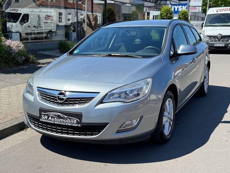 Silber Gebraucht 2011 Opel Astra Edition Kombi | 2.999 € (Guter Preis) - Bild 1/4