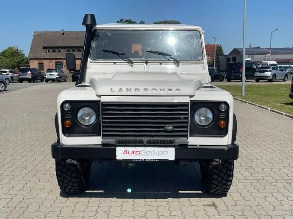 Gebraucht Land Rover Defender 122 PS (89 kW) 2010 Weiß Kombi