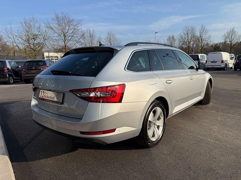 Gebraucht Skoda Superb Ambition 150 PS (110 kW) 2022 Silber Kombi