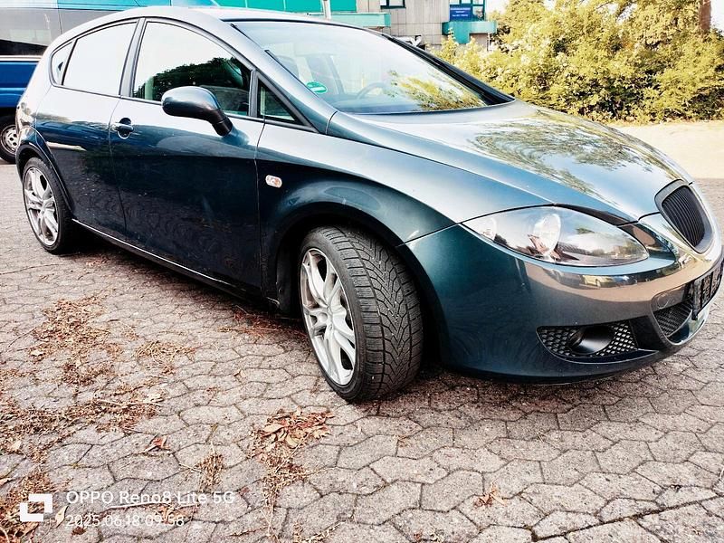 Grau Gebraucht 2005 Seat Leon Limousine | 2.200 € (Fairer Preis) - Bild 1/4