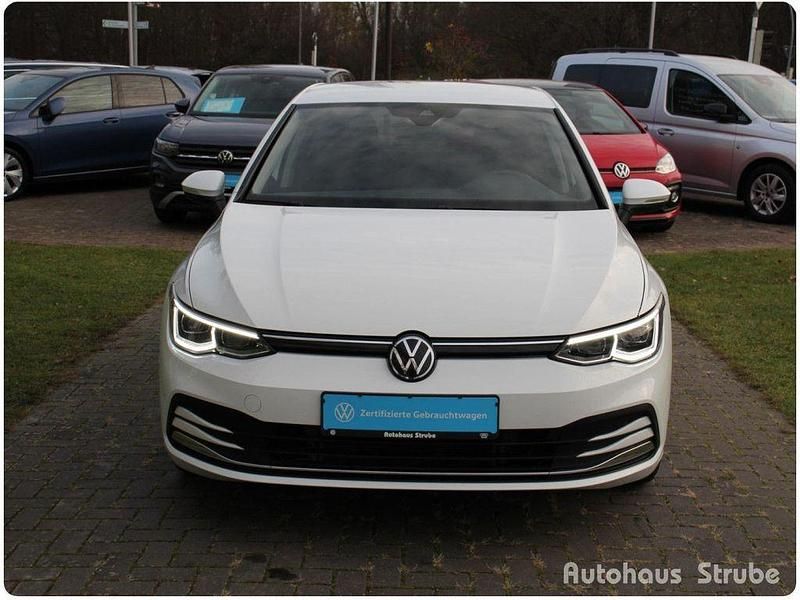 Gebraucht VW Golf VIII Active 150 PS (110 kW) 2023 Weiß Limousine