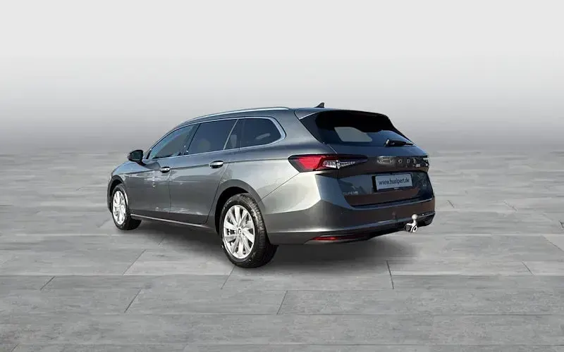 Neu Skoda Superb Selection 193 PS (141 kW) 2026 Grau Kombi