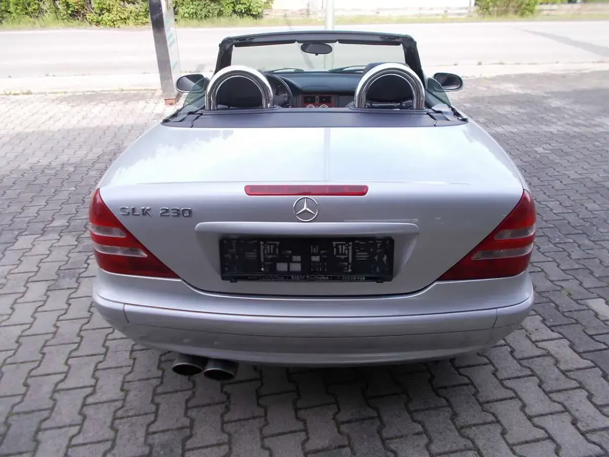 Gebraucht Mercedes SLK230 197 PS (144 kW) 2000 Silber Cabrio