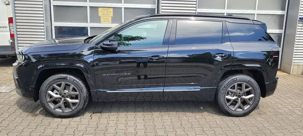 Neu Jeep Compass 145 PS (106 kW) 2026 Schwarz SUV